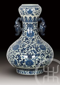 青花画川子莲双耳富涌瓶