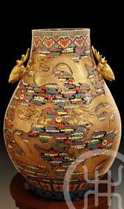 乌金釉本金鹿头富涌瓶