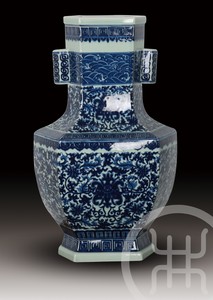 青花画川子莲四方双耳象框瓶