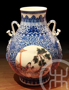 青花开场画人物双耳富涌瓶